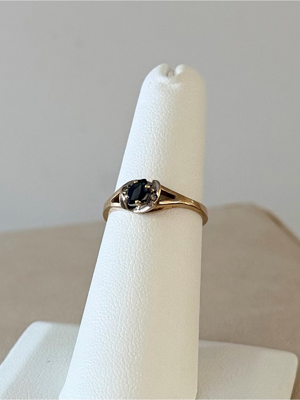 10k Gold Delicate Blue Sapphire and Diamond Ring Sz 6